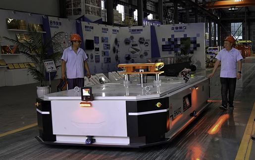 30T 牽引 AGV 在物流行業(yè)優(yōu)勢顯著，具備強大負載、精準導(dǎo)航、自動化作業(yè)、適應(yīng)復(fù)雜環(huán)境、節(jié)省人力、便于集成以及安全性能突出等優(yōu)勢，助力物流高效運作。